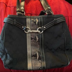 👜Coach with snakeskin accents Certificate ✅